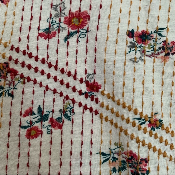 Lucky Brand Floral Embroidered Tee large. - Picture 4 of 6